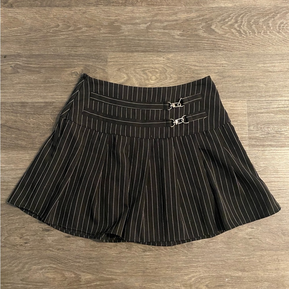 🌸Pin Stripe Buckle Detail Mini Skirt - Picture 1 of 3
